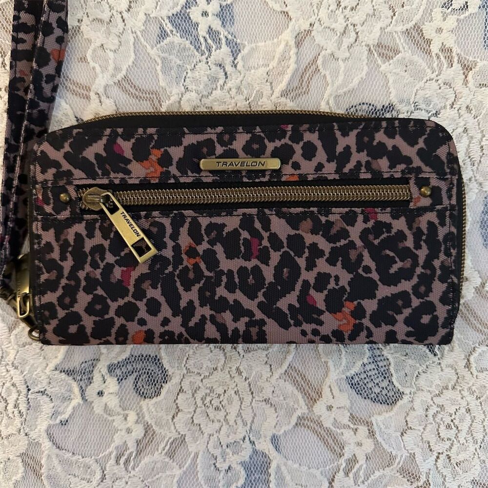 Travelon Women's RFID Blocking Animal Print Wristlet Wallet